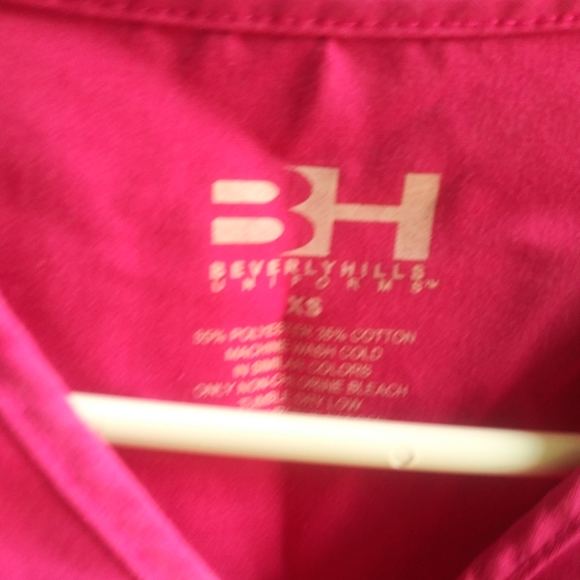 Beverly Hills Women's Size XS Pink Scrub Top - Picture 2 of 4